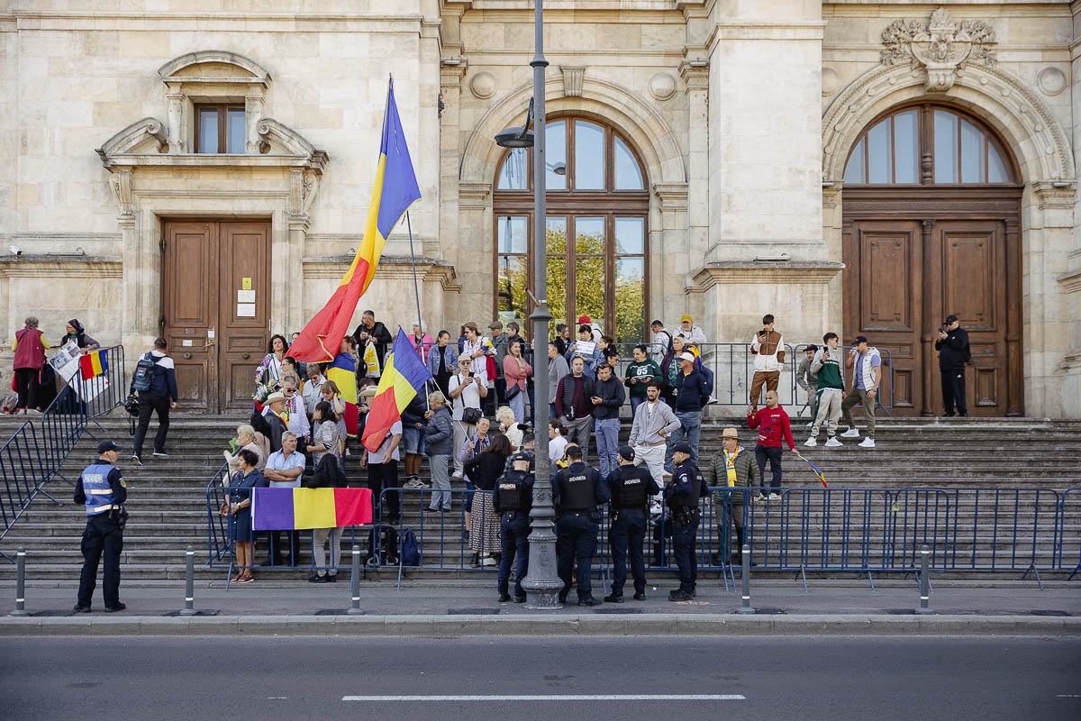 Călin Georgescu în sala de judecată. Ce a făcut în timpul procesului în care e acuzat de complicitate la tentativă de lovitură de stat