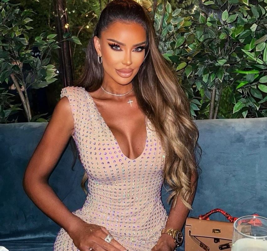 Bianca Drăgușanu a pățit-o la biserică. S-a întâmplat după ce a aprins o lumânare: „Baba din dotare”