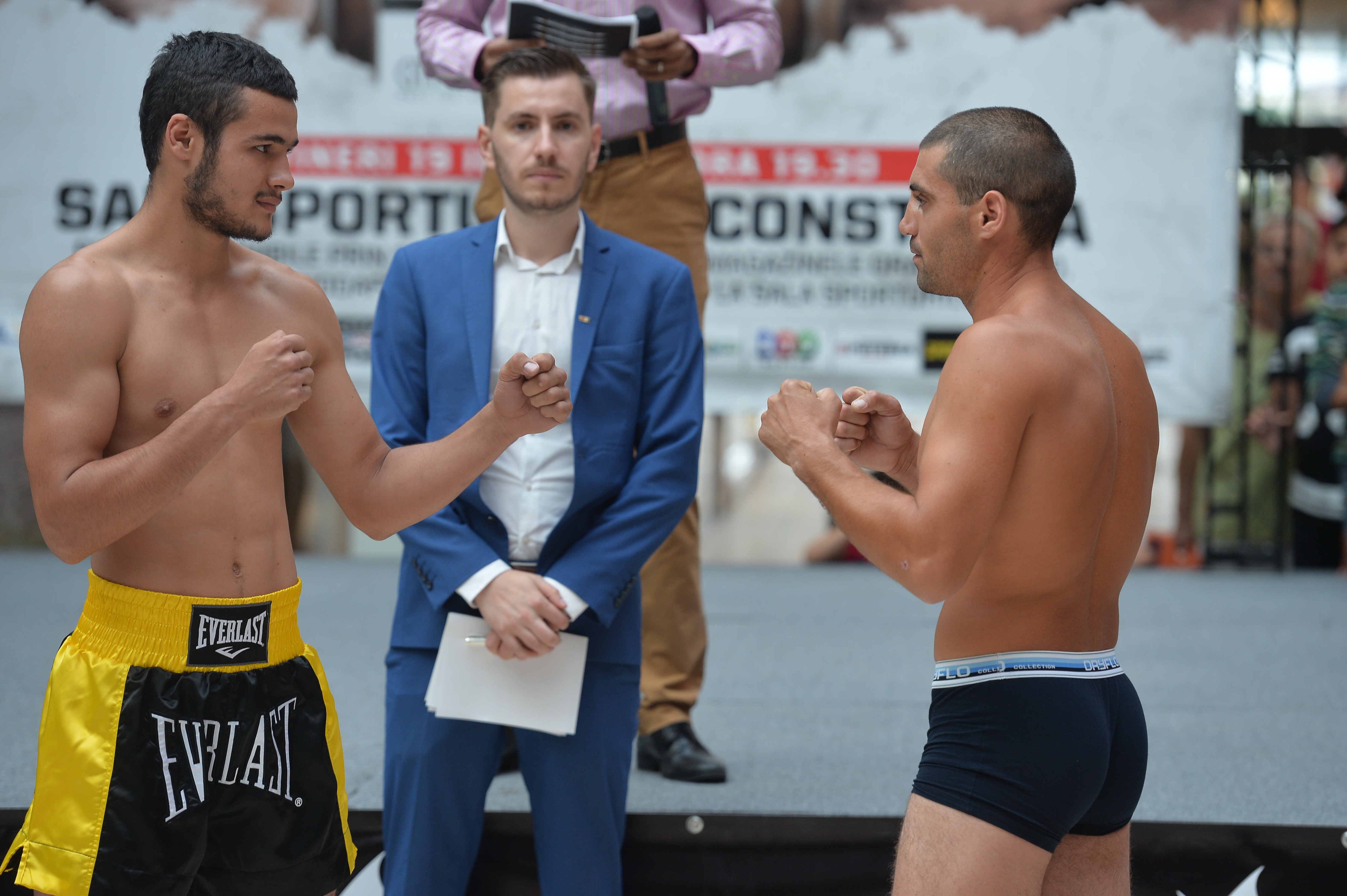 Luptătorii de la Superkombat Constanța au trecut cu bine de proba cântarului / GALERIE FOTO