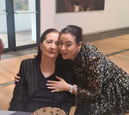 Catinca și Oana Roman s-au împăcat după acuzele de acum câteva luni. Surorile au împreună grijă de mama lor, care a fost operată