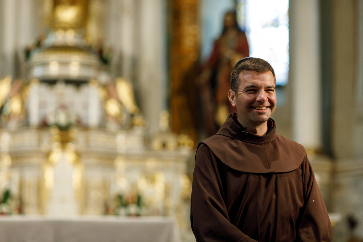 „Este viața omului pe scurt, cu soare, ploi și sacrificii”. Cum vede un preot franciscan pelerinajul de la Șumuleu Ciuc