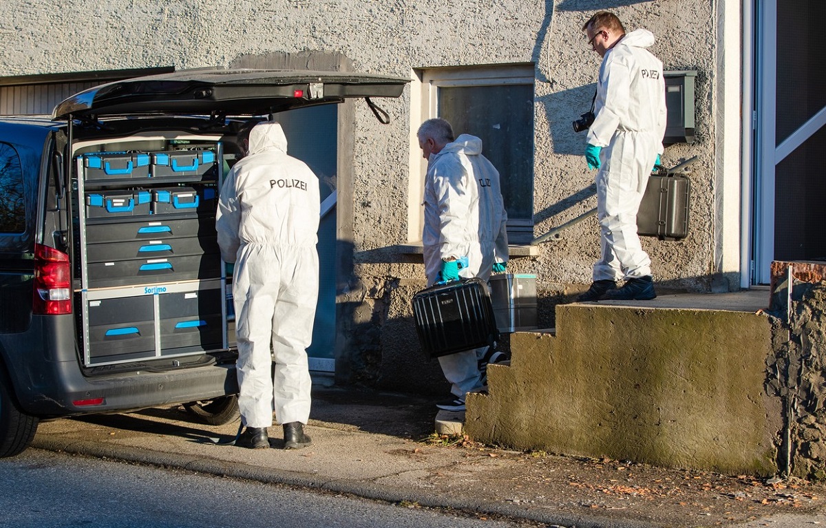 Fetița de doi ani a unor tineri moldoveni a fost găsită moartă într-un râu, îmbrăcată doar în pijamale. Familia locuia în casa unor prieteni, în Germania