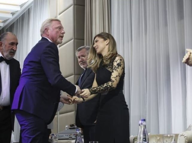FOTO| Simona Halep a făcut senzație la aniversarea clubului lui Țiriac. A purtat o rochie superbă