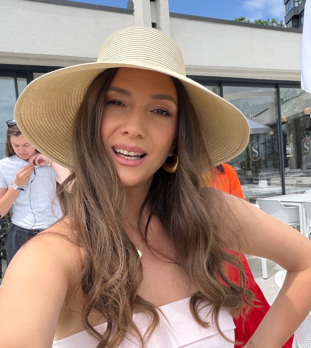 Daniela Nane și Adela Popescu revin pe micile ecrane. Primele imagini din serialul de la PRO TV în care joacă actrițele: „Fără urmă”
