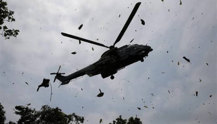 Ghana airforce helicopter crash kills ministers of defence and environment