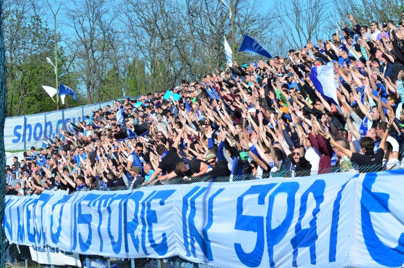 CSU Craiova - Dinamo 0-0. Portarul oaspeților, lovit de un obiect!