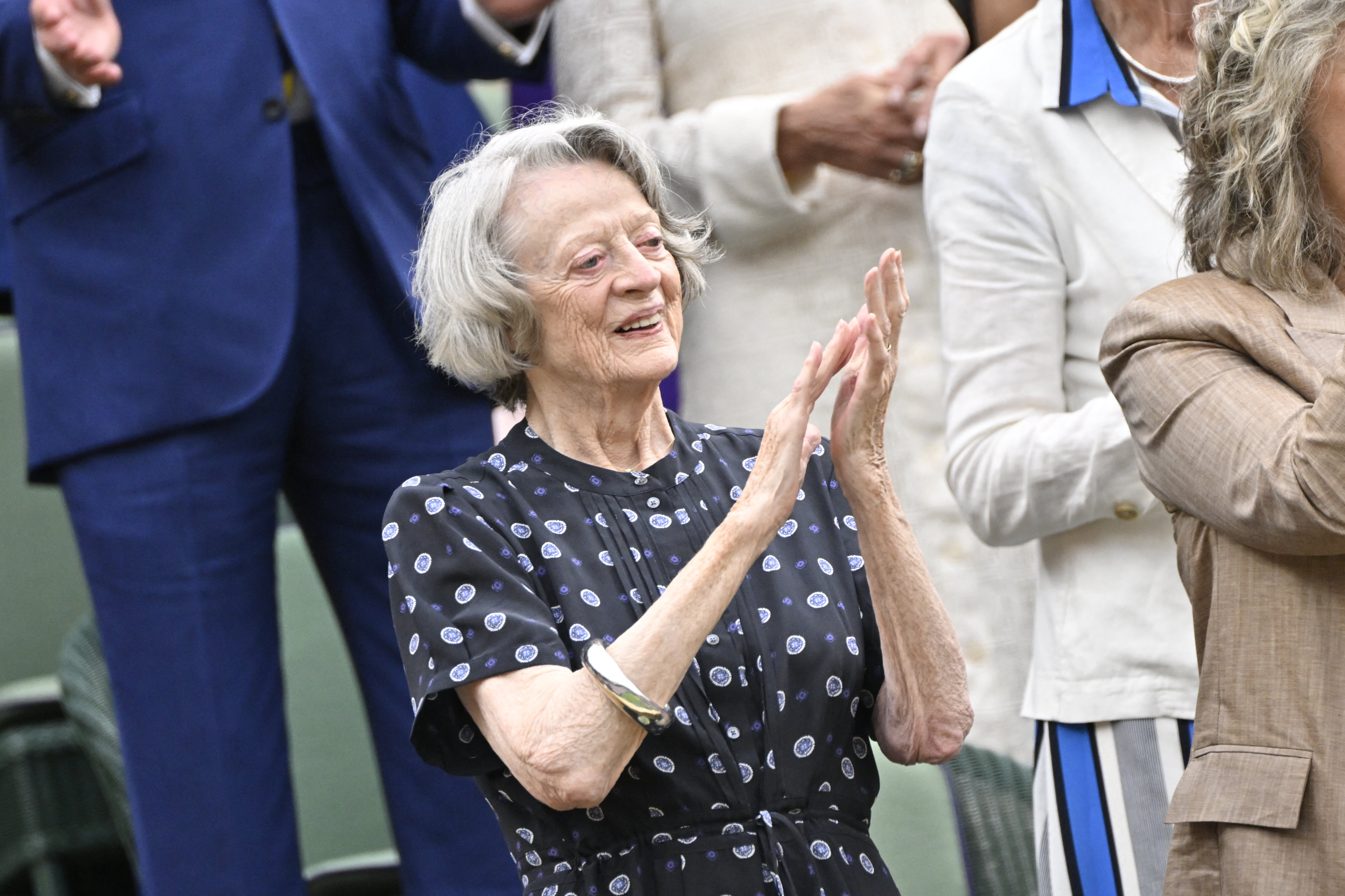 Maggie Smith, omagiată de Regele Charles și Daniel Radcliffe, starul din „Harry Potter”. „Putea intimida și fermeca în aceeași clipă”