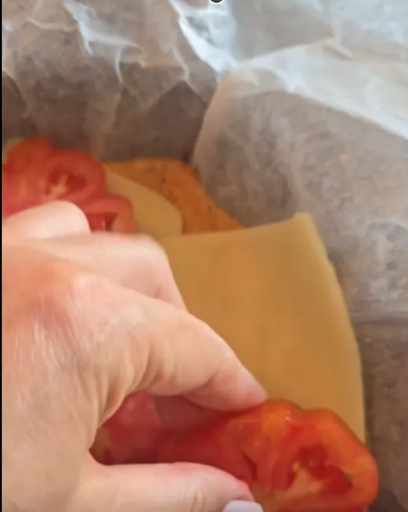 Cum se prepară „pizza de slăbit fără făină”, după rețeta lui Carmen Brumă. „Hai să îți arăt ce simplu!”