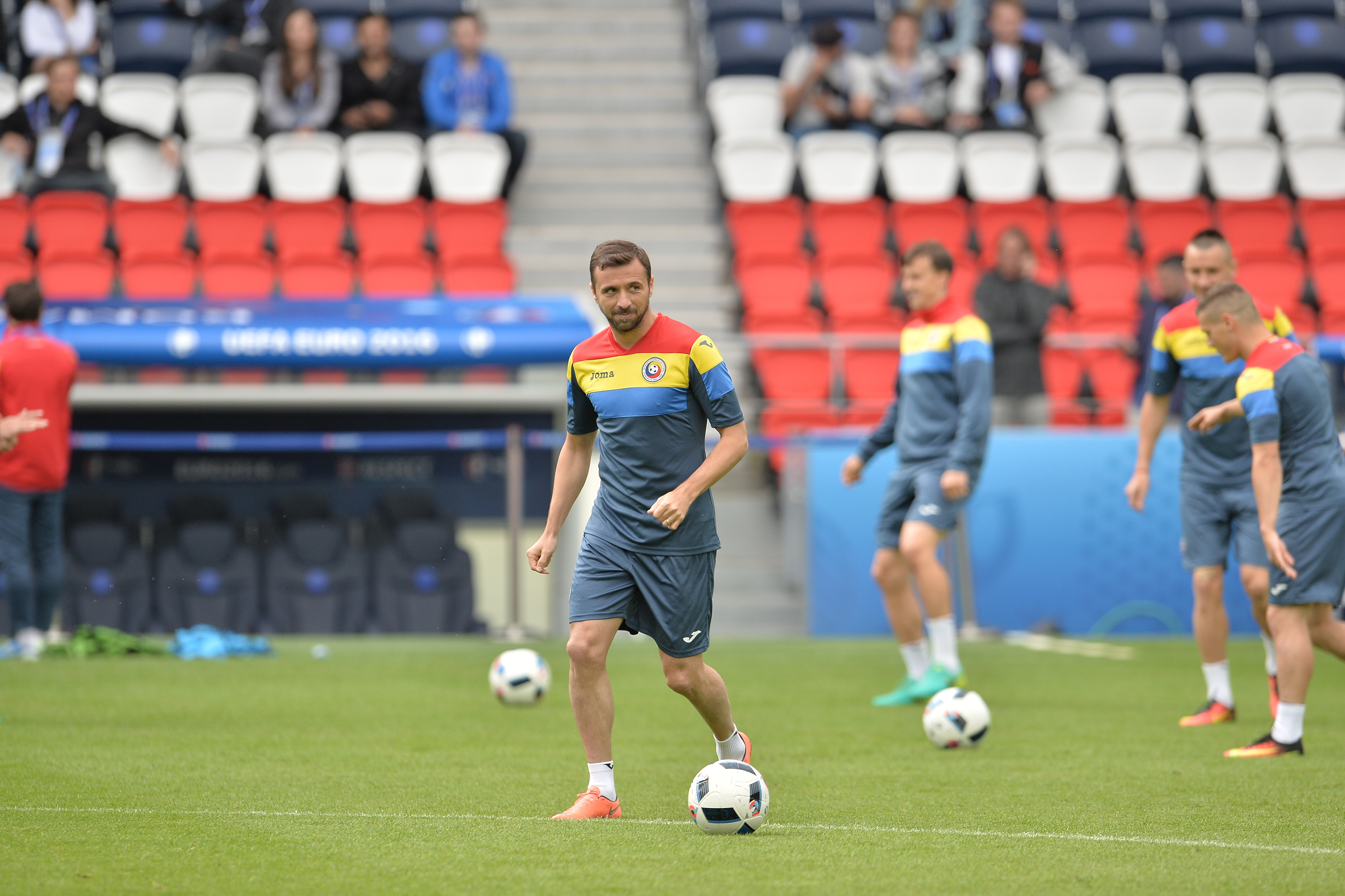 România - Elveția 1-1. Leșin după pauză! Stancu a deschis scorul din penalty, Mehmedi e egalat. Ne-am calificat la decisivul cu Albania!/ BLOG&FOTO&VIDEO
