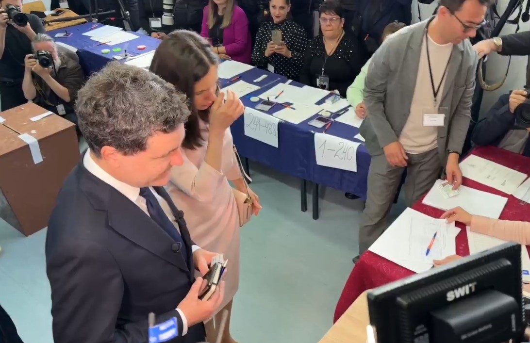 Ce a spus Iulia Albu despre ținuta purtată în ziua votului de Mirabela Grădinaru, partenera lui Nicușor Dan