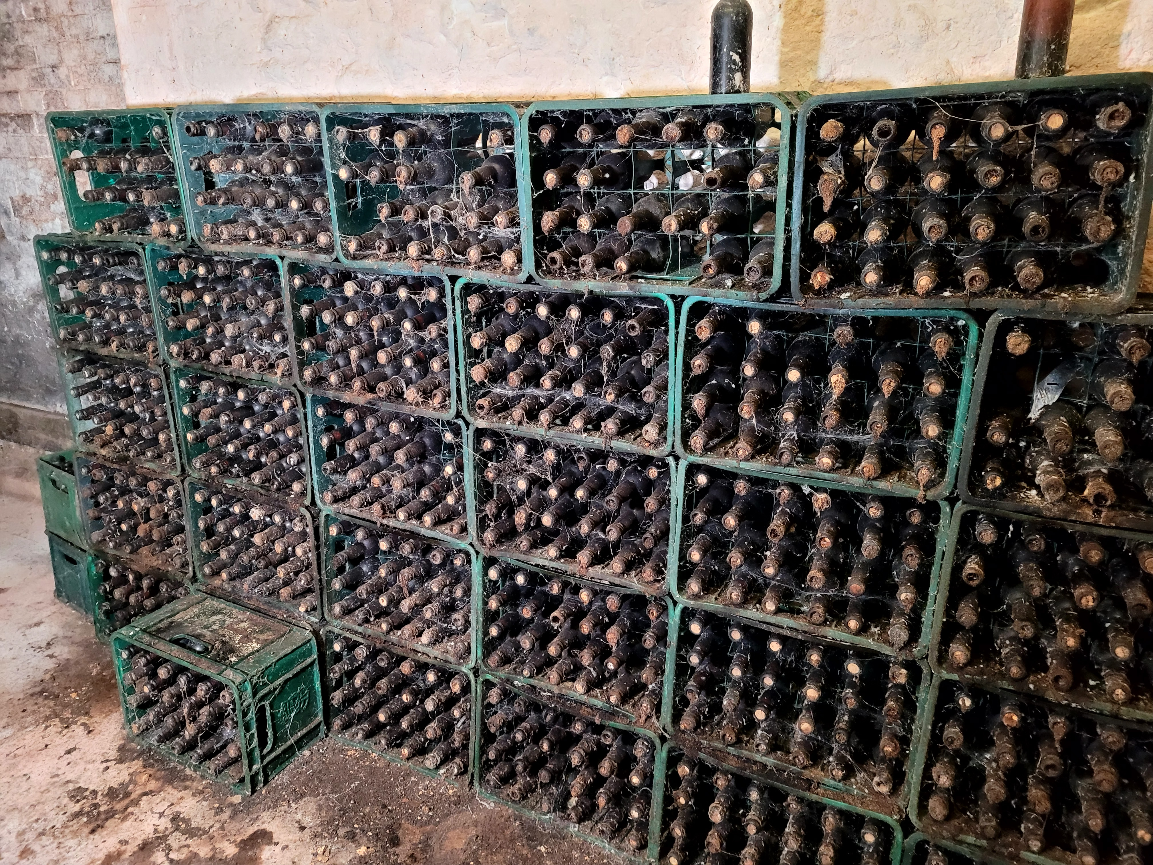 Berea produsă acum 86 de ani, pentru încoronarea anulată a regelui Edward al VIII-lea, va fi scoasă la licitație înaintea încoronării regelui Charles al III-lea