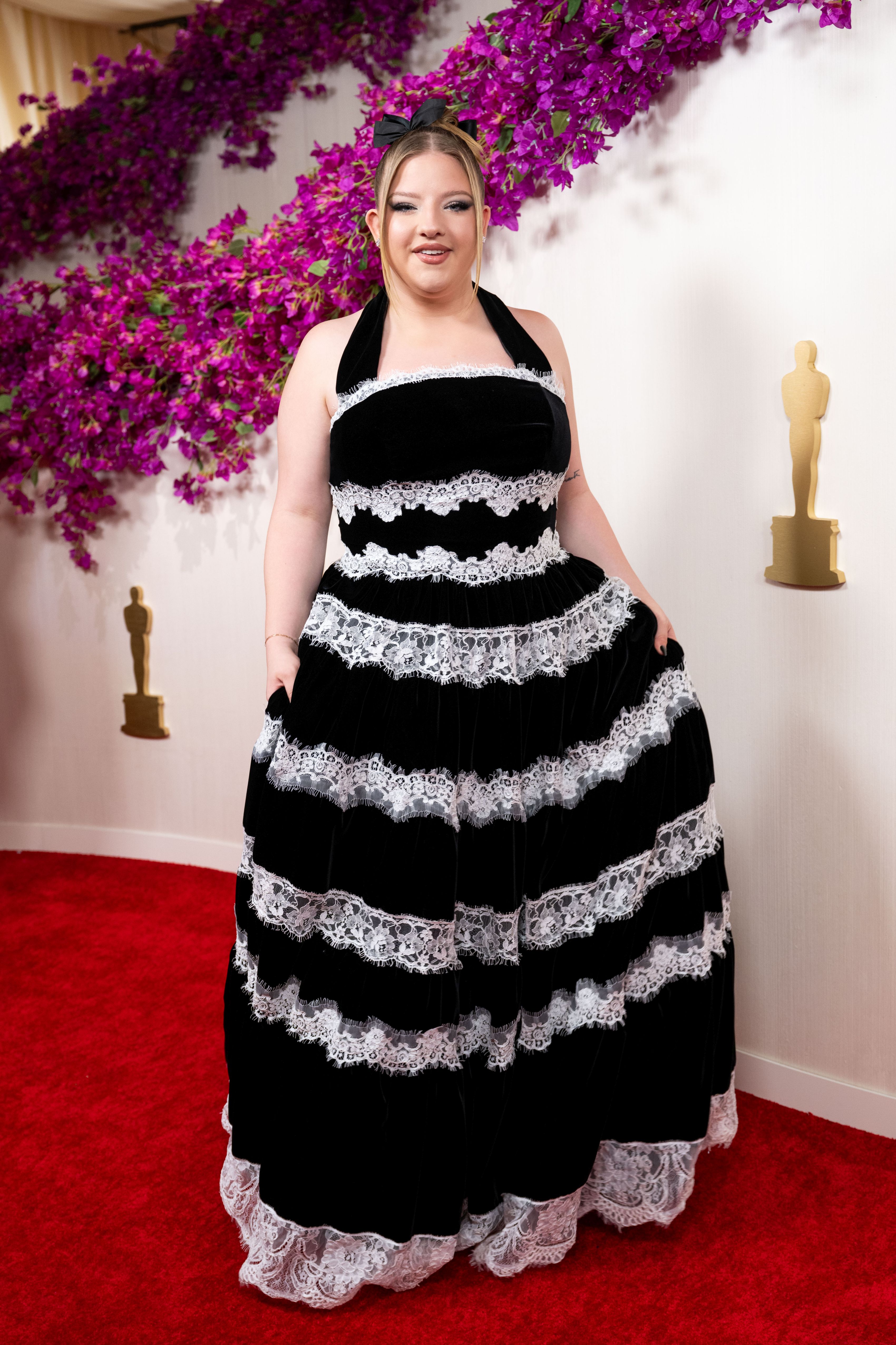 Vedete pe covorul roșu la Premiile Oscar 2024. Ce ținute au ales celebritățile