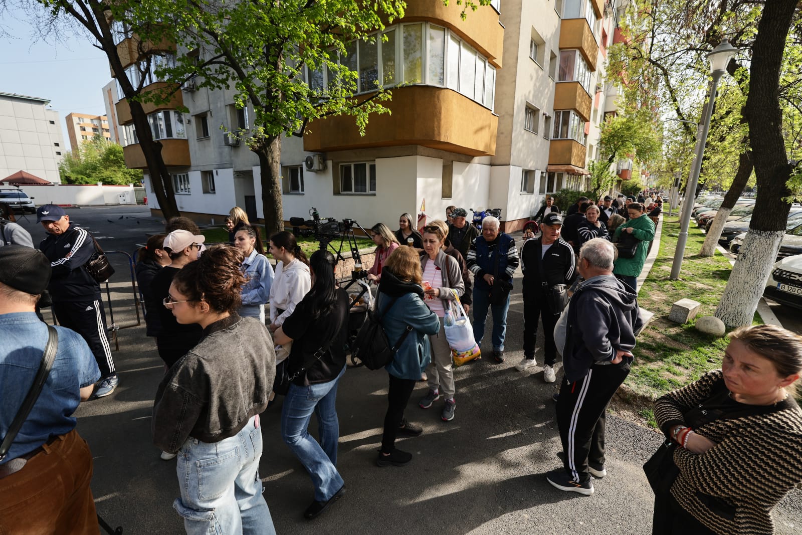 Locatarii blocului care a explodat în Rahova acum 6 luni sunt disperați: „Nimeni nu ne ajută. Venim ca proștii pe aici, ne uităm și plecăm”