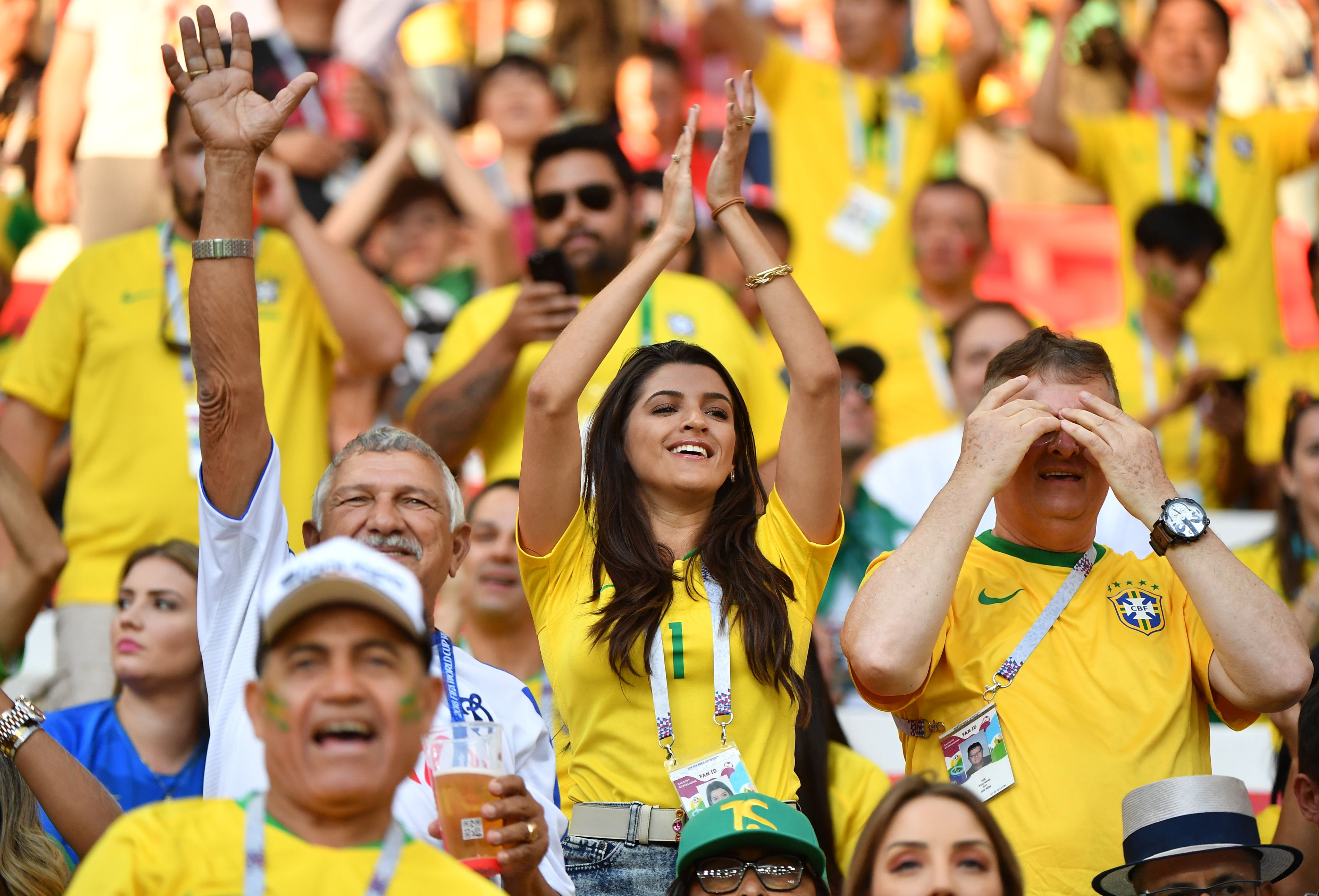 Fotbaliștii din naționala Braziliei sunt susținuți de iubite, soții și fotomodele celebre la Cupa Mondială de fotbal 2018 / GALERIE FOTO