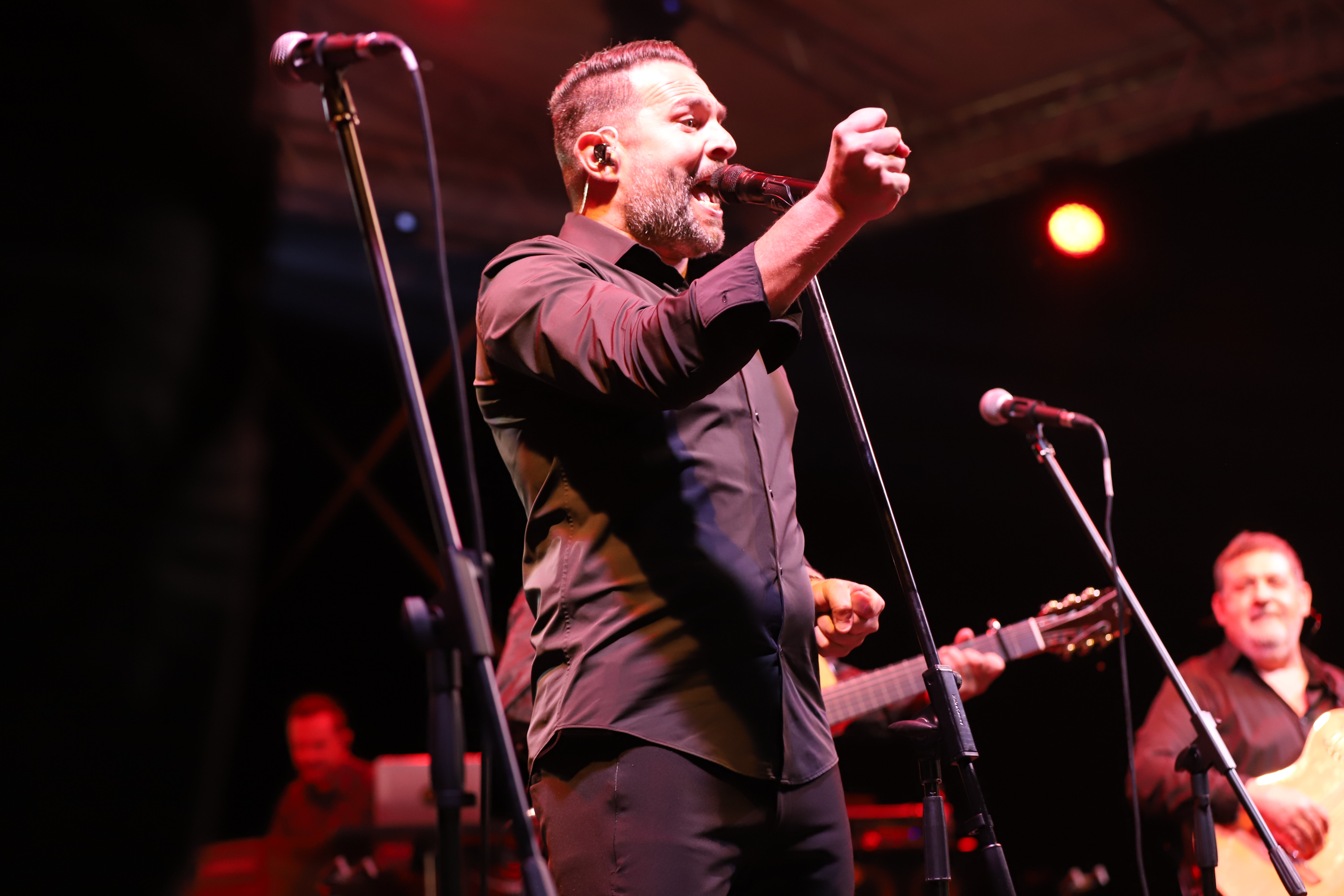 Seară latino la Festivalul Borșului Lipovenesc din Jurilovca. Concertul Gipsy Kings s-a prelungit cu un spectaculos foc de artificii: „România, I love you!” | FOTO REPORTAJ