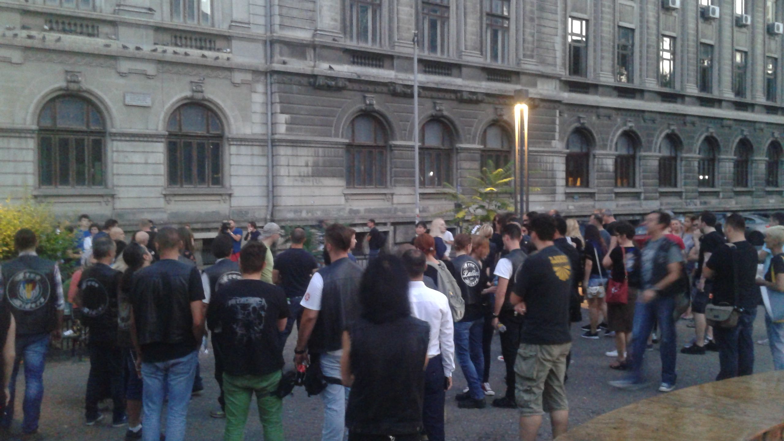 Peste 100 de persoane au adus un omagiu lui Nik Baydin, în centrul Capitalei | FOTO