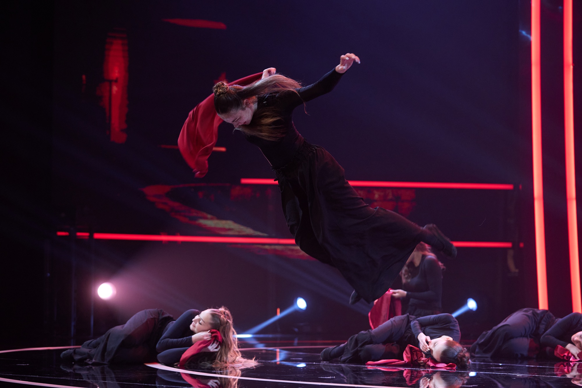 Cine sunt cele 12 adolescente din Târgu Mureș care au câștigat Românii au Talent 2026. Trupa Re-born a plecat acasă cu 130.000 de euro