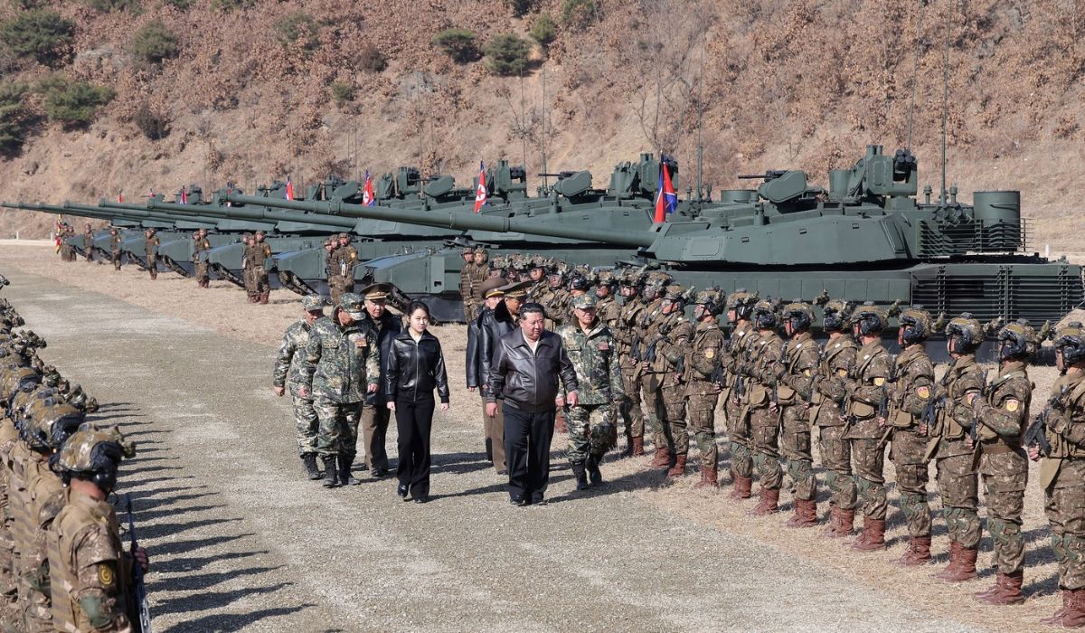 Fiica lui Kim Jong-un a condus un tanc, în timp ce liderul nord-coreean îi dădea indicații zâmbind
