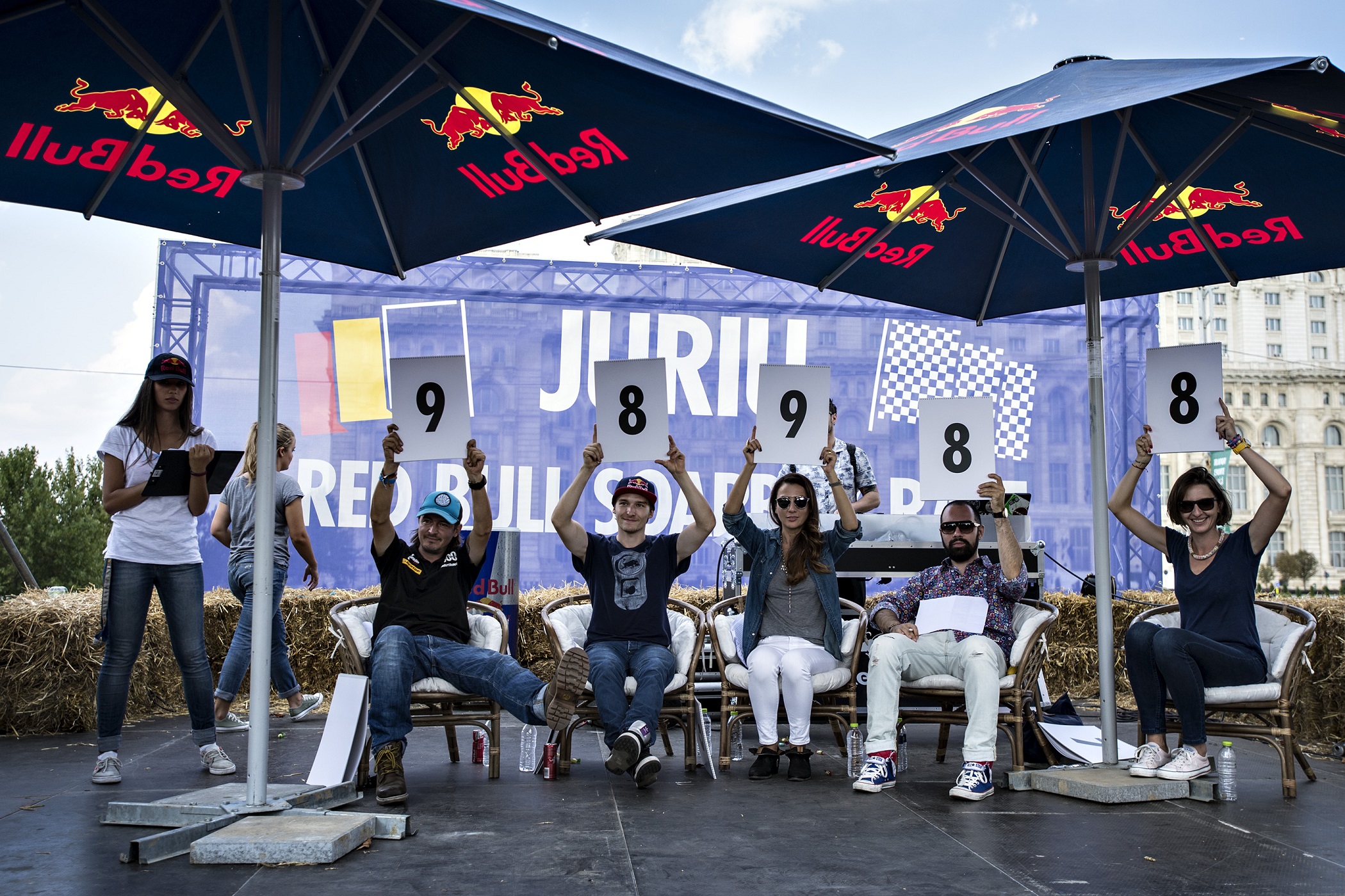 51 de mașini artizanale au defilat la primul Soapbox Race din România. Au învins ”Canibalii vegetarieni”