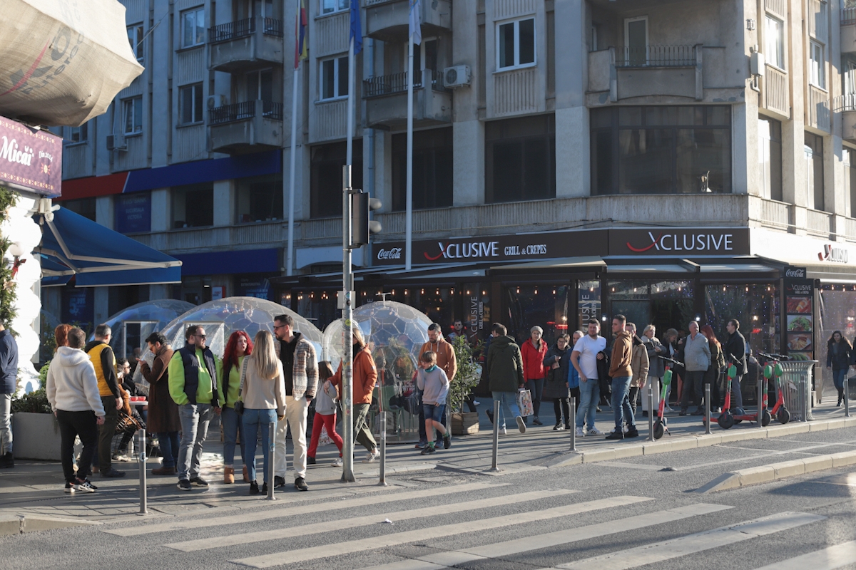 FOTO. Centrul Bucureștiului a fost plin de oameni în ultima zi din an: „Am venit de la Madrid să petrecem aici”