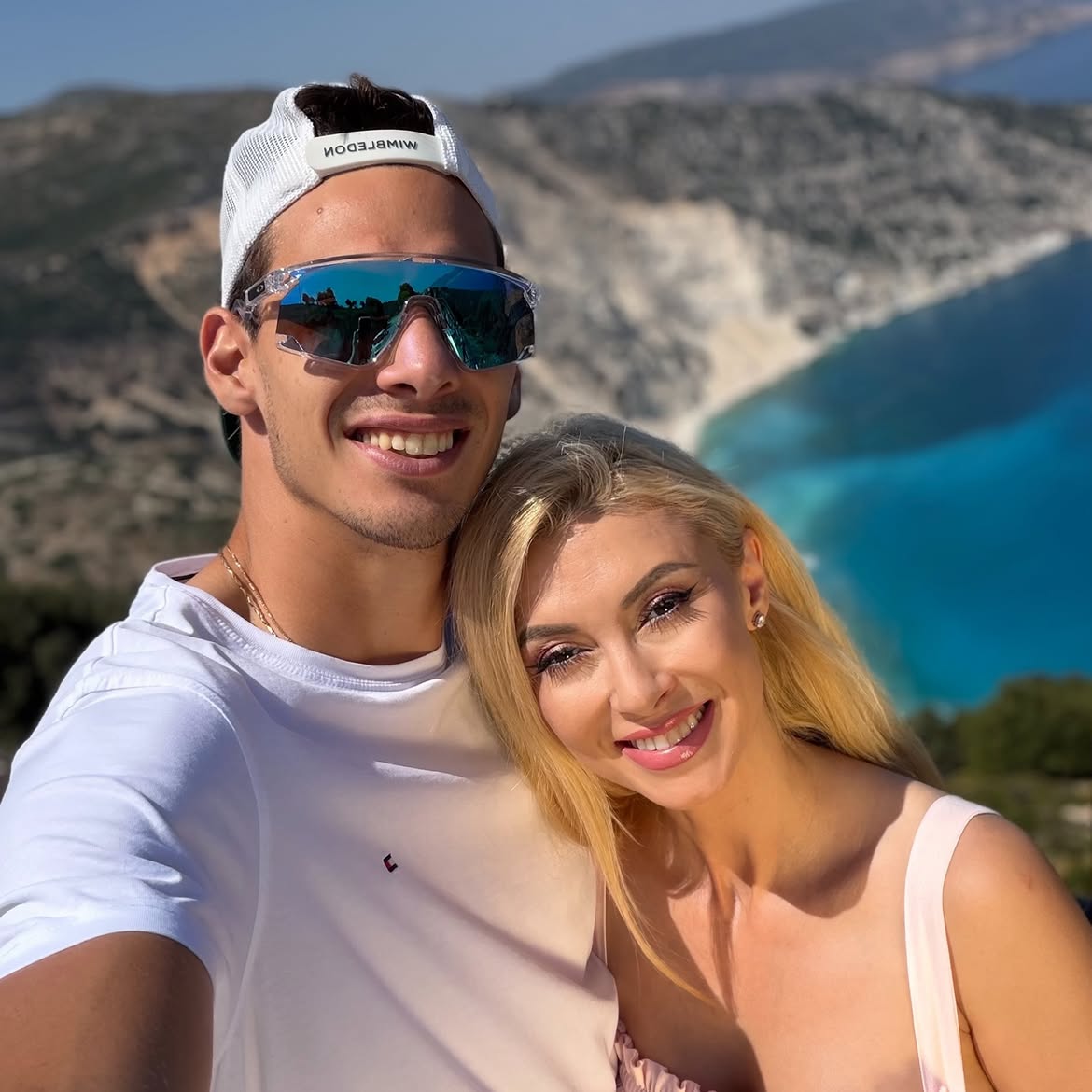 Cum a apărut Andreea Bălan pe plajele din Grecia: „Îmi protejez pielea cât pot de bine”