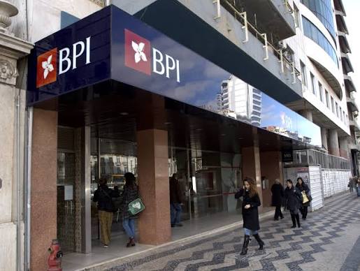 Angolan conglomerate buys one-third of country’s second-largest bank for at least $452 million