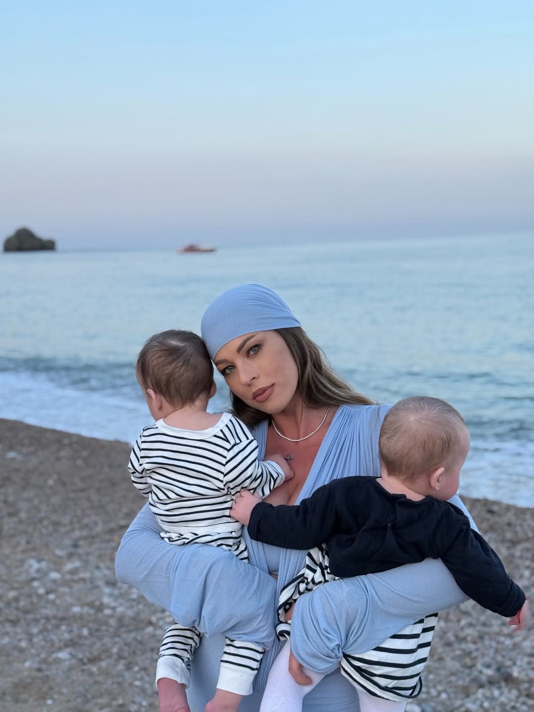 Imagini cu Roxana Nemeș și gemenii ei în vacanță, în Turcia. Cât costă sejurul la resortul de cinci stele din Antalya