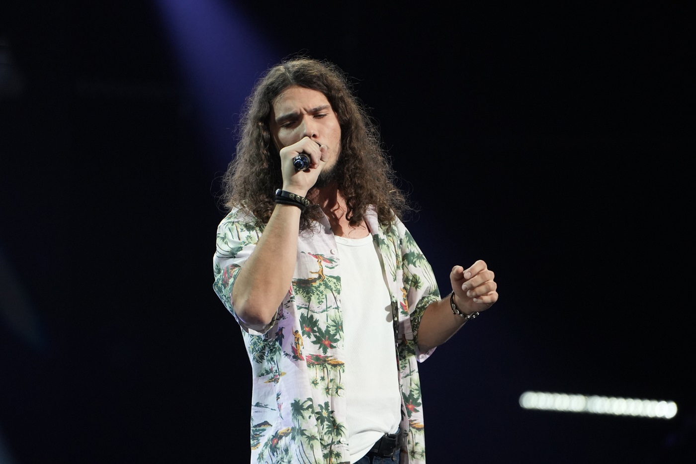 Eric Ogăraru, fiul fotbalistului George Ogăraru, urcă pe scena X Factor 2025. Tatăl său îl susține din culise. „Mă bucur să îi fiu alături”