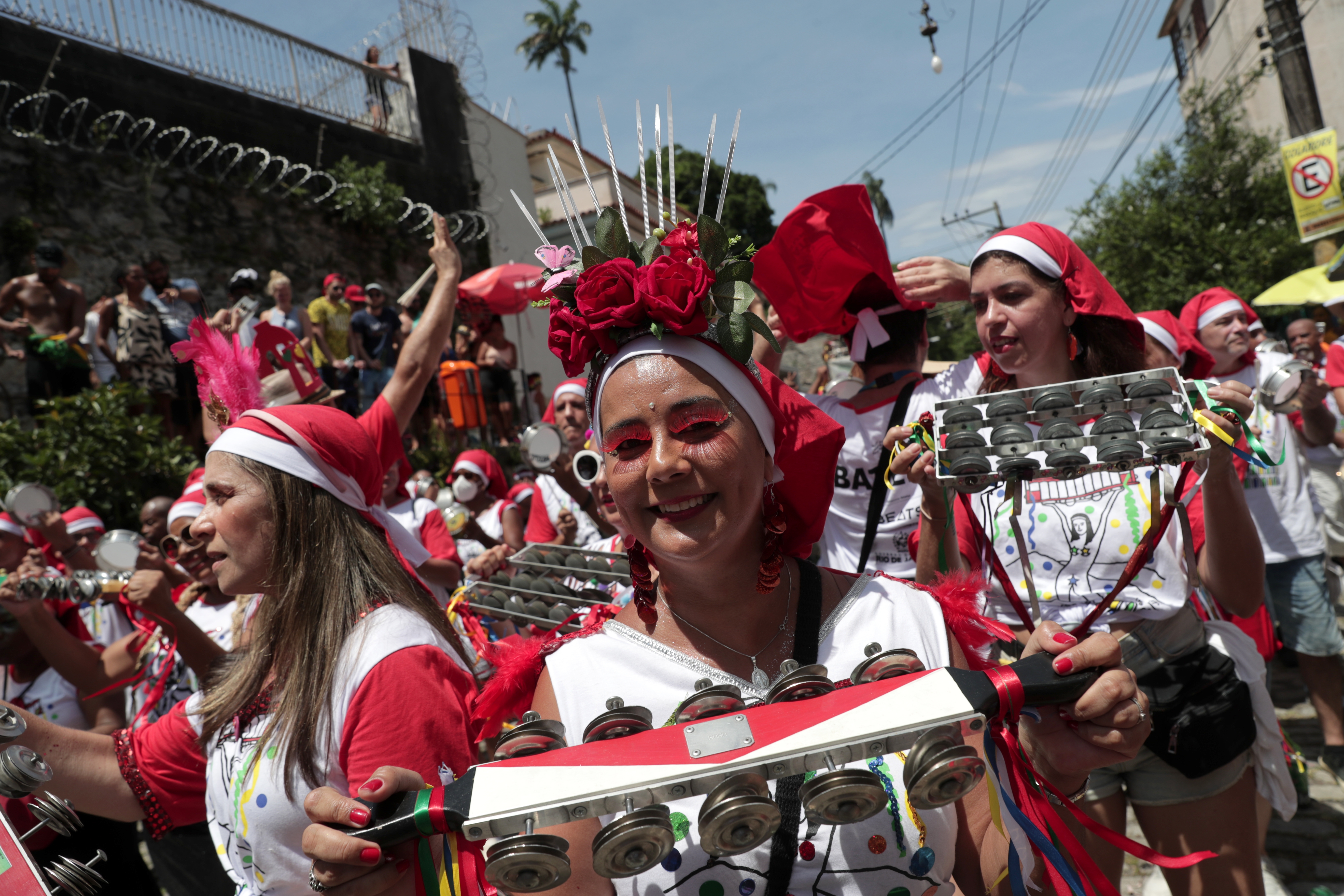 Liber la samba! Marea petrecere de la Carnavalul de la Rio a început azi