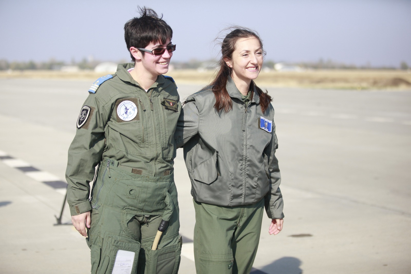 GALERIE FOTO/ Ea este prima femeie din România care a ajuns instructor pe un avion cu reacție. Oana Ardelean a decis să devină pilot încă din clasa a VII-a