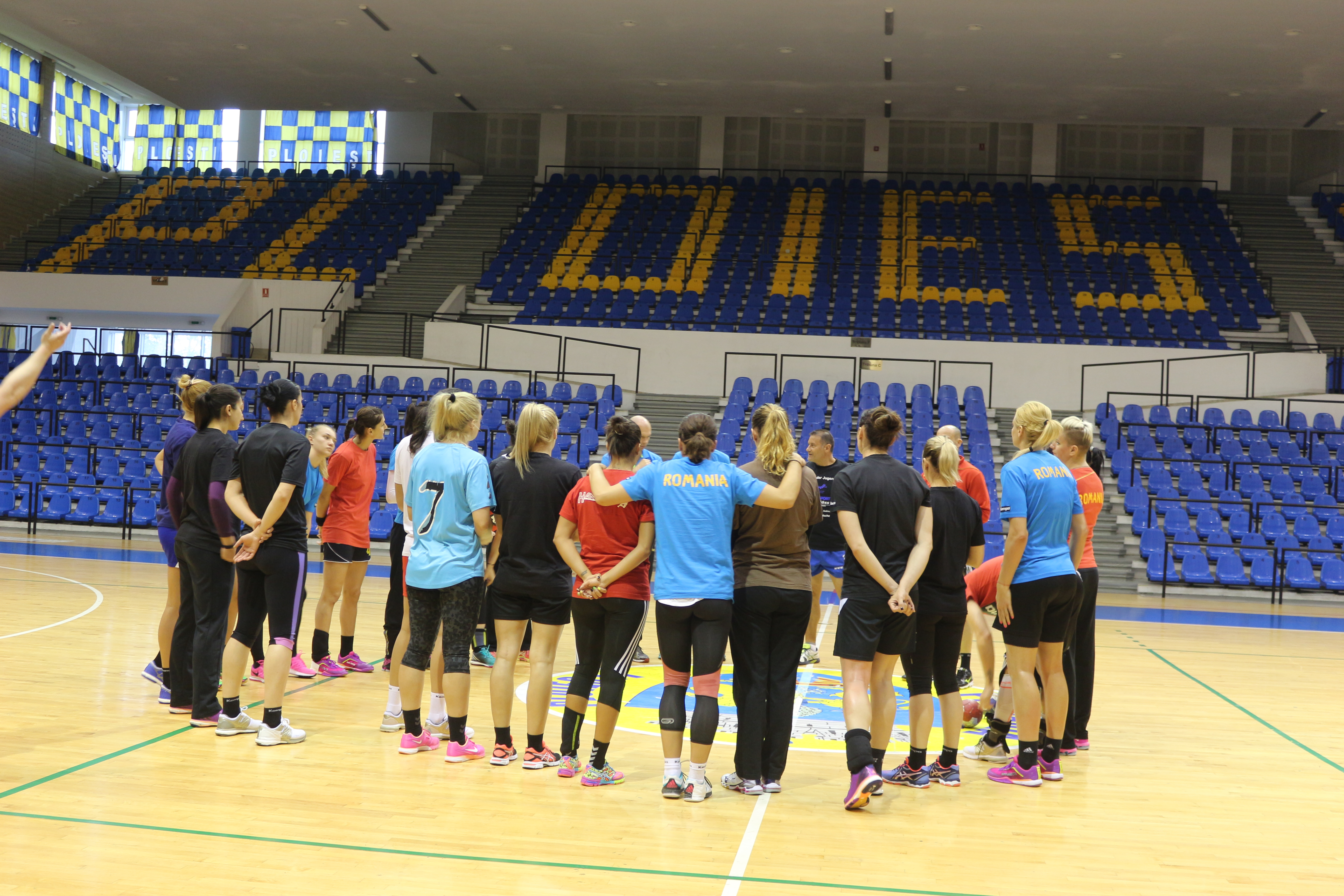 Ola-Rio! Fetele din naționala de handbal pregătesc la Ploiești calificările europene și turneul olimpic. Cristina Neagu era să se accidenteze! FOTO&VIDEO