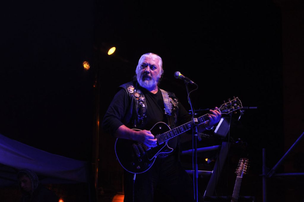 Câți bani s-au strâns la concertul umanitar cu 14 trupe rock, organizat după furtuna din Timișoara. Vânzările de bilete, sub așteptări
