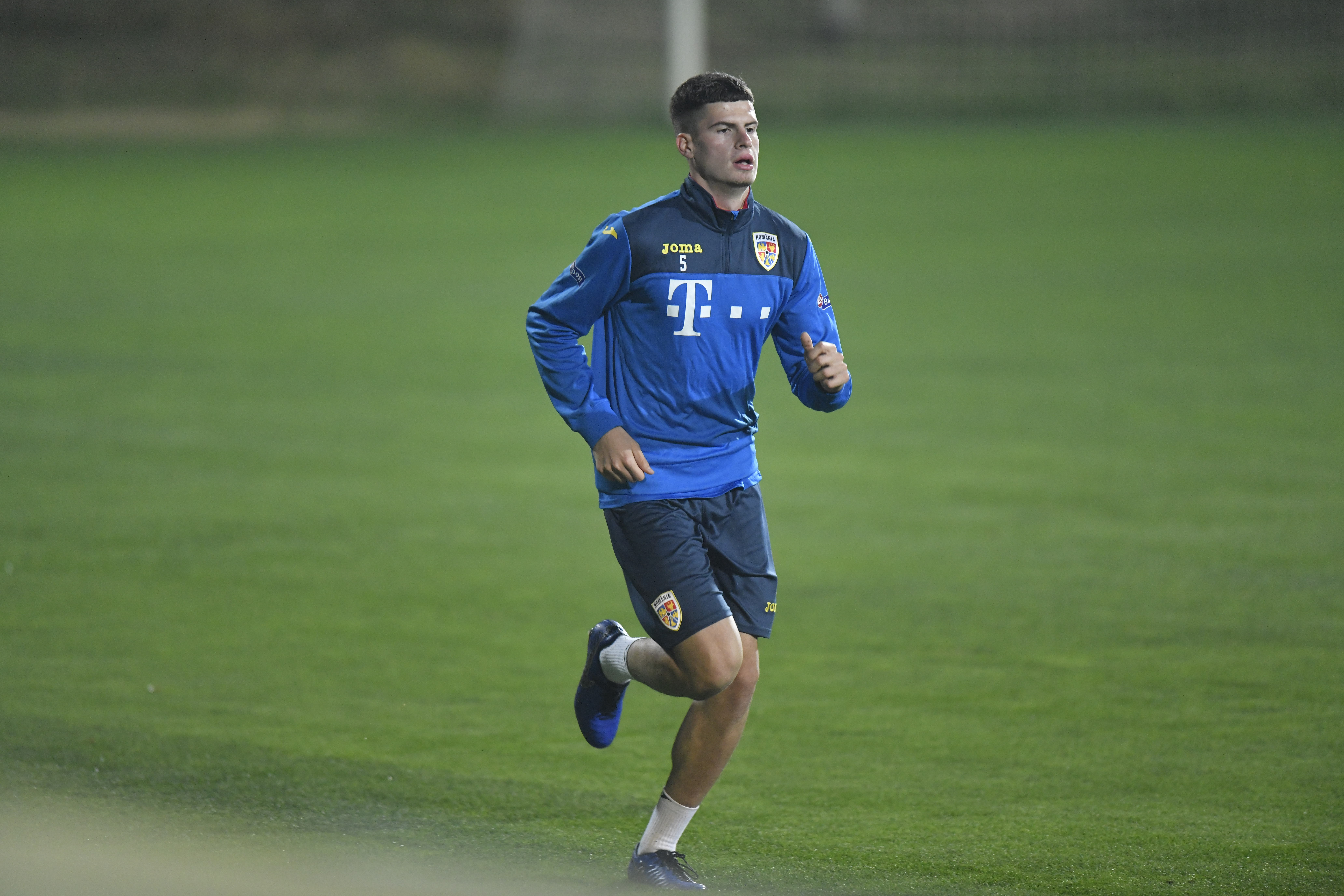 EXCLUSIV | Tudor Băluță, mezinul naționalei României, și-a stabilit prioritățile: ”Am ajuns fotbalist. Cartea trece pe planul doi” | VIDEO