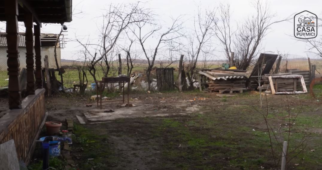 Imagini cu casa de la țară a lui Puya, după ce a renovat-o complet: „Se pot construi case și din resturi găsite”