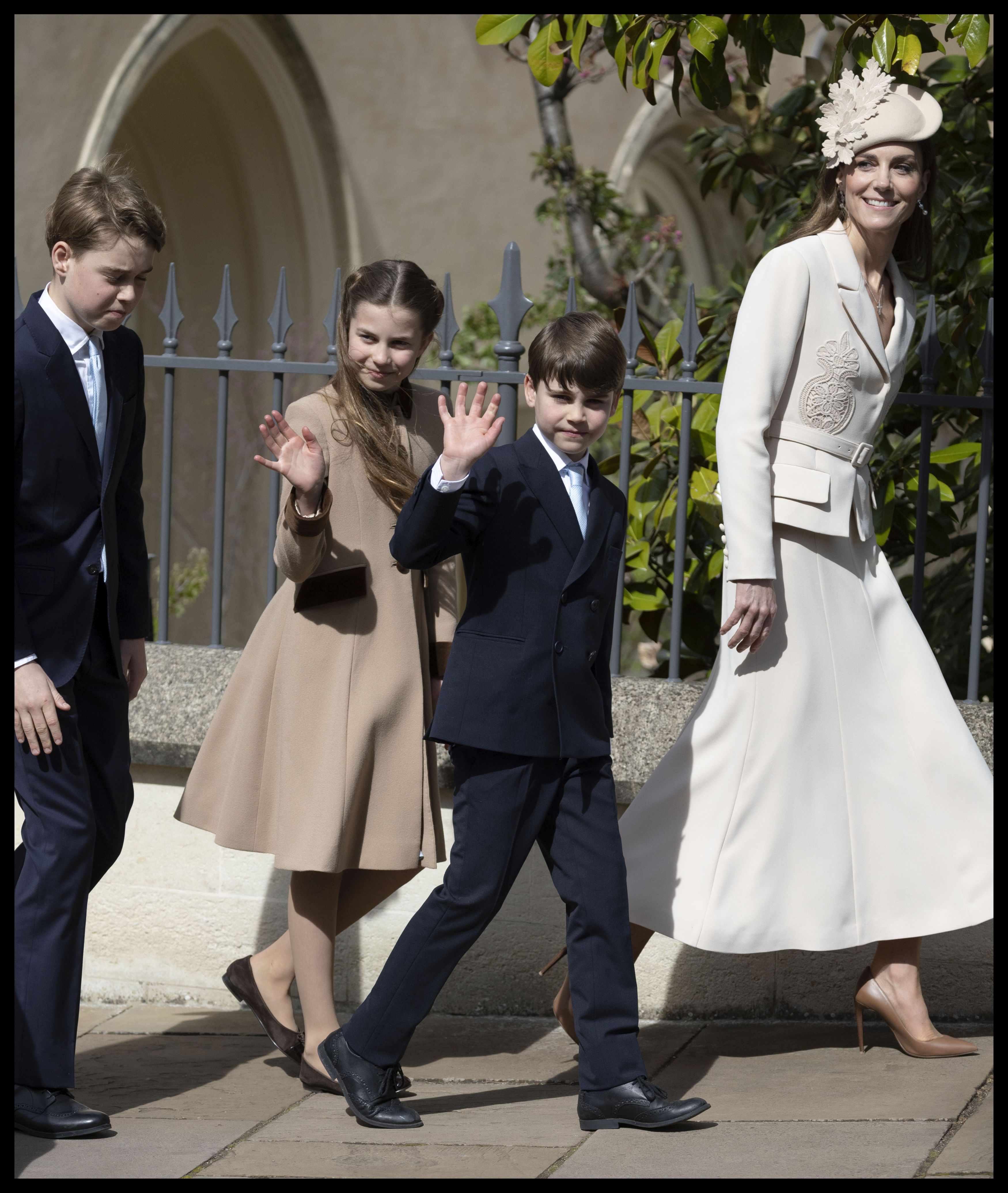 Imagini cu Kate Middleton și prințul William alături de cei trei copii la slujba de Paște. Ce ținută a purtat prințesa de Wales