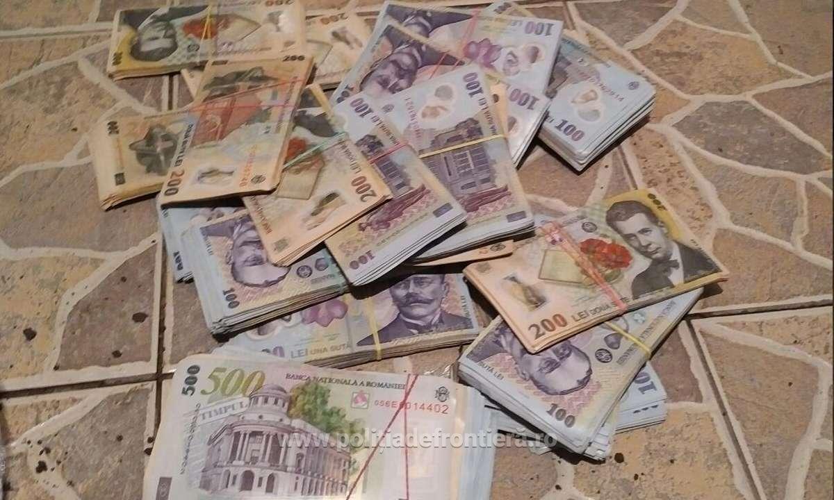 Averea îngropată în curtea unor contrabandiști de țigări din Constanța. Suma colosală a fost confiscată / FOTO&VIDEO