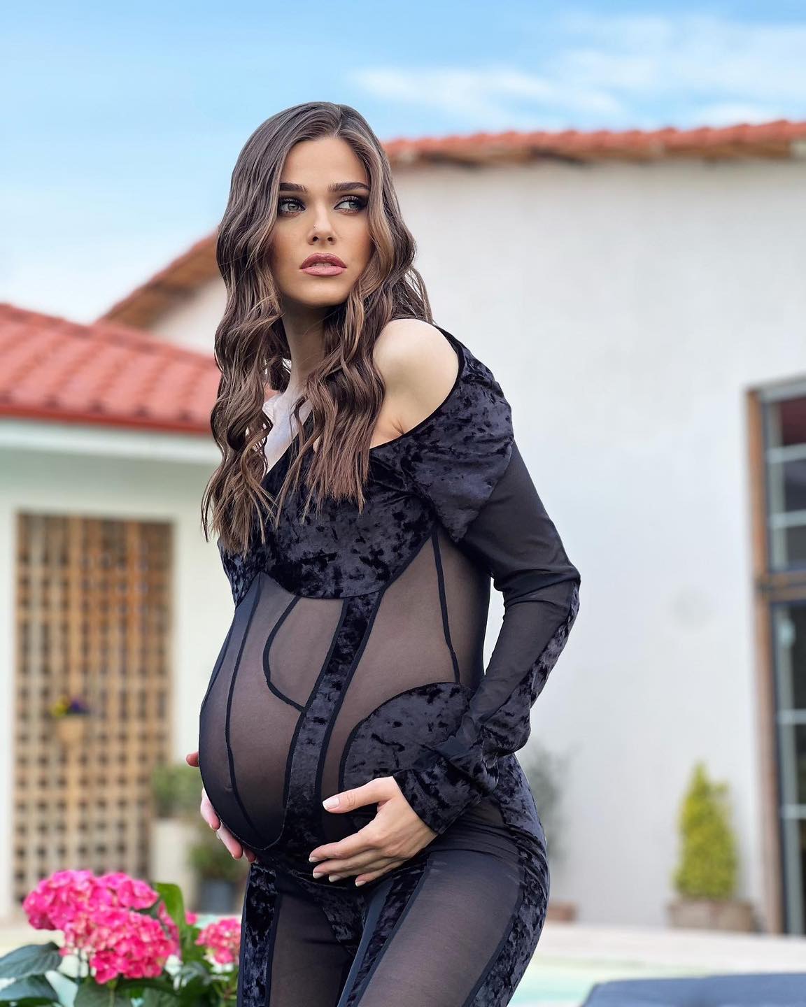 Ce cadou a primit Theo Rose de la mama lui Anghel Damian, după ce a născut: „E prețioasă”