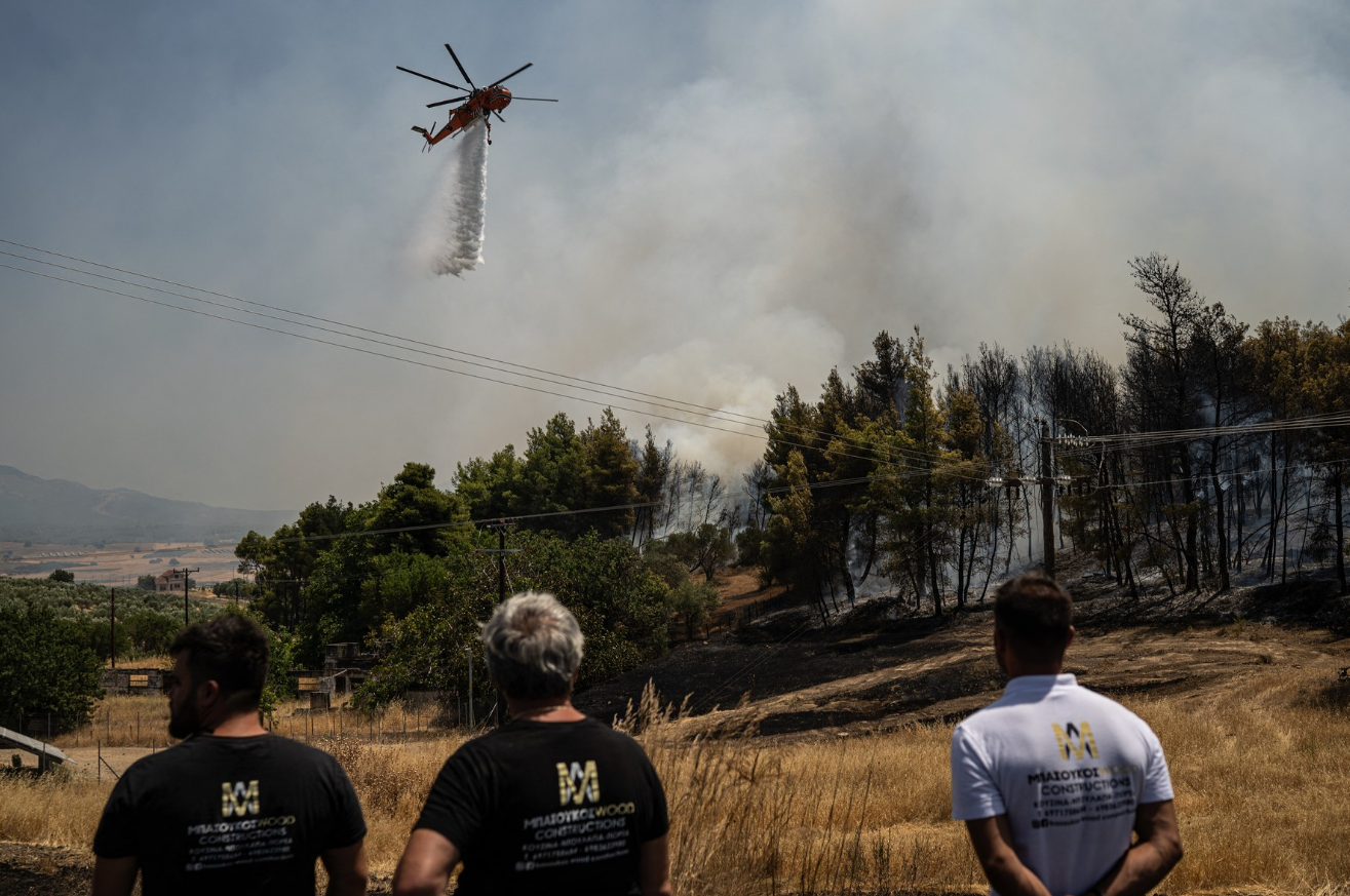 Incendii „titanice” în Grecia: 55 de noi focare au izbucnit în ultimele 24 de ore