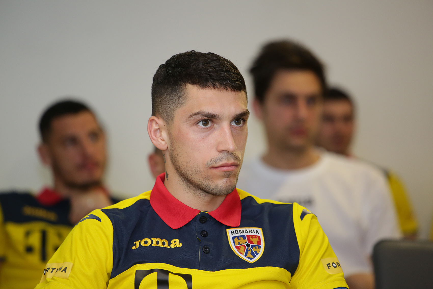 Curs de arbitraj pentru fotbaliștii naționalei. Kyros Vassaras le-a făcut instructajul