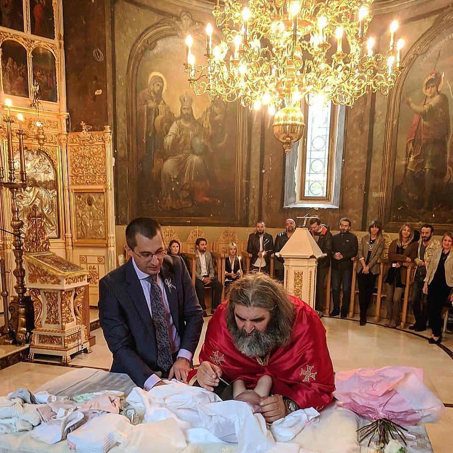 Vladimir Drăghia și-a botezat fetița. Imagini emoționante din biserică