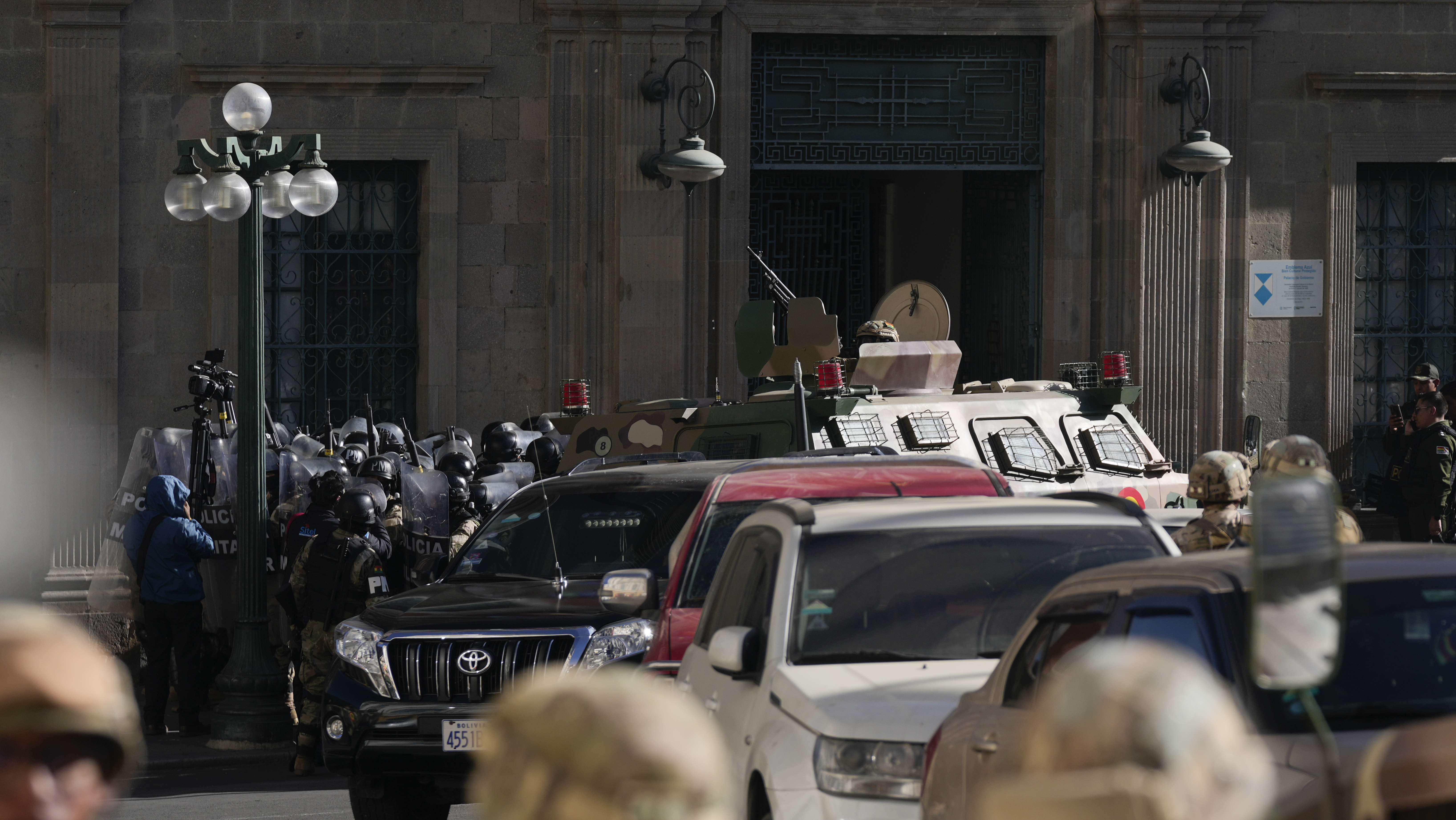 Temeri privind o lovitură de stat în Bolivia: trupe militare prezente pe străzi