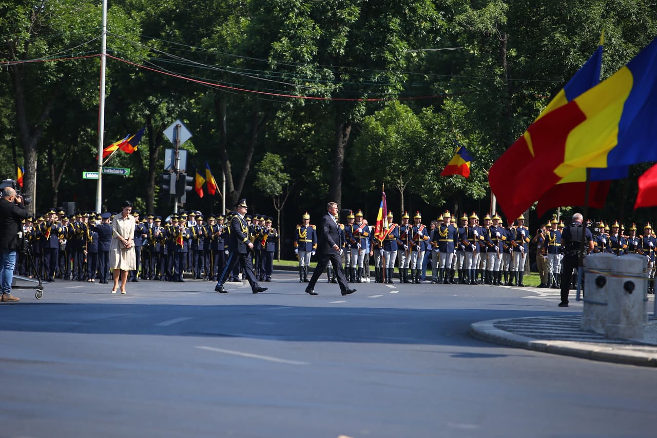 Ceremonie la Arcul de Triumf pentru militarii întorși din Afganistan. „O zi încărcată de emoție și recunoștință”