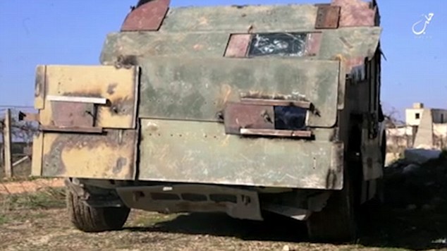 ŞOCANT! Momentul în care un copil primeşte binecuvântarea tatălui şi apoi se aruncă în aer în numele ISIS! VIDEO