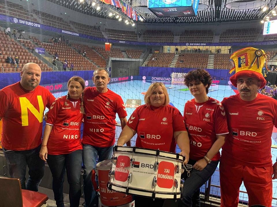 FOTO&VIDEO | Cine este toboșarul care dă tonul galeriei României la Euro 2018 de handbal feminin: "Vom da sută la sută în tribune!"