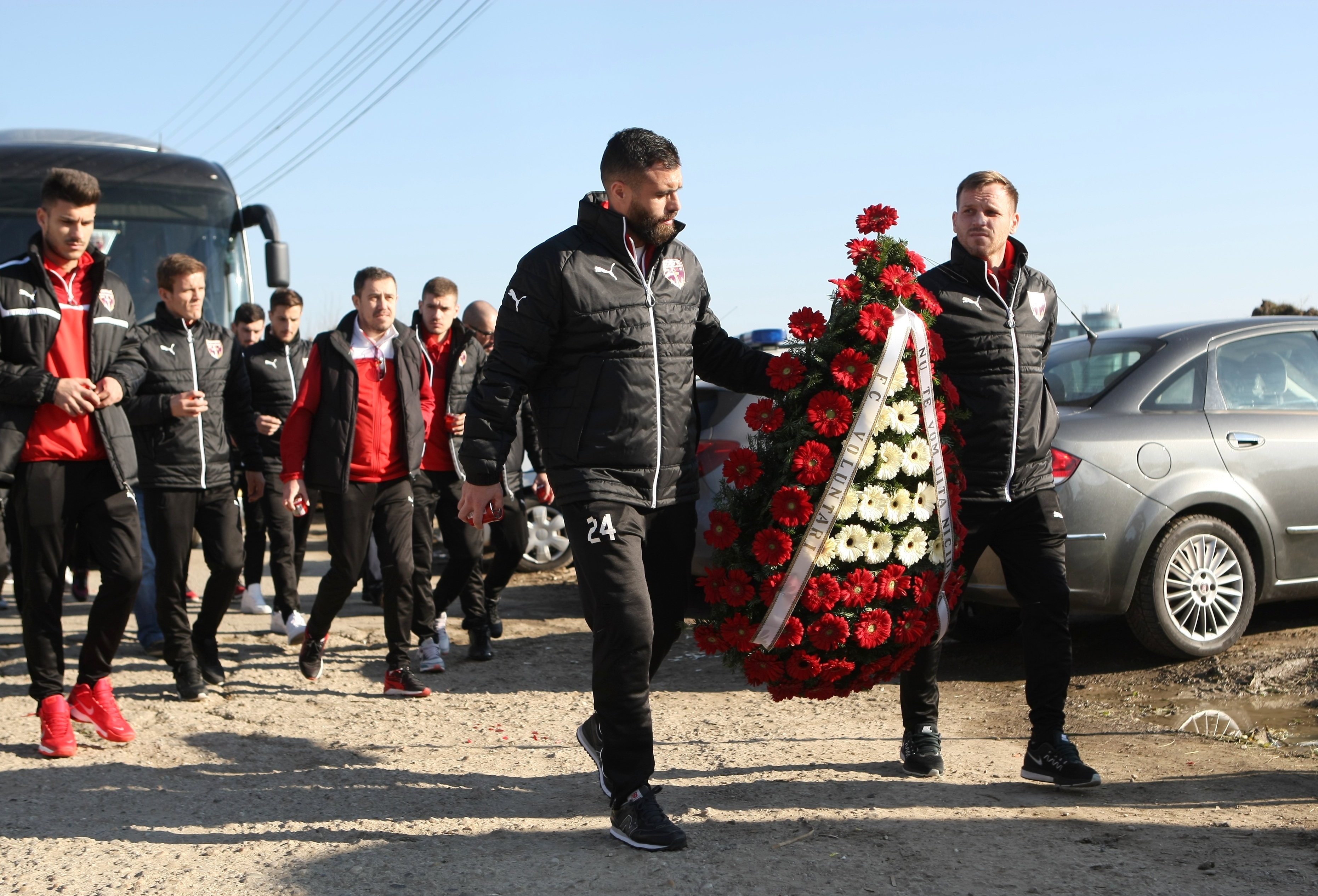 Daniel Prodan a fost înmormântat, azi, la cimitirul Sf. Ilie din Voluntari. Promisiune în lacrimi făcută de Gică Popescu: ”Îți vom îndeplini visul” | GALERIE FOTO