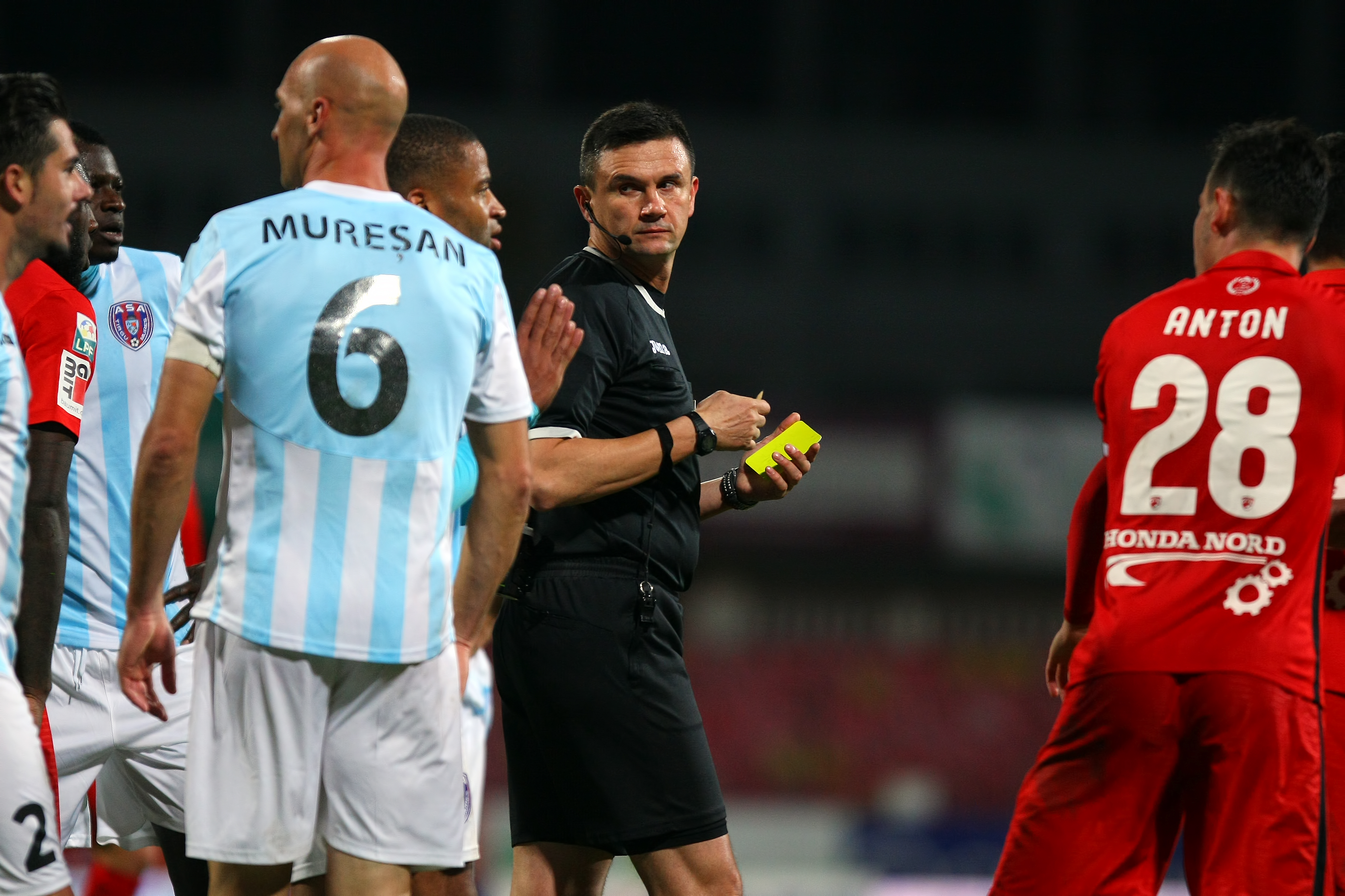 LIGA I LA FOTBAL, etapa a 14-a / Scandal după meciul Dinamo - ASA Tîrgu Mureș 2-1. ^Ardelenii protestează oficial printr-un comunicat în care reclamă un ”fault evident și lipsă de fair-play”! GALERIE FOTO