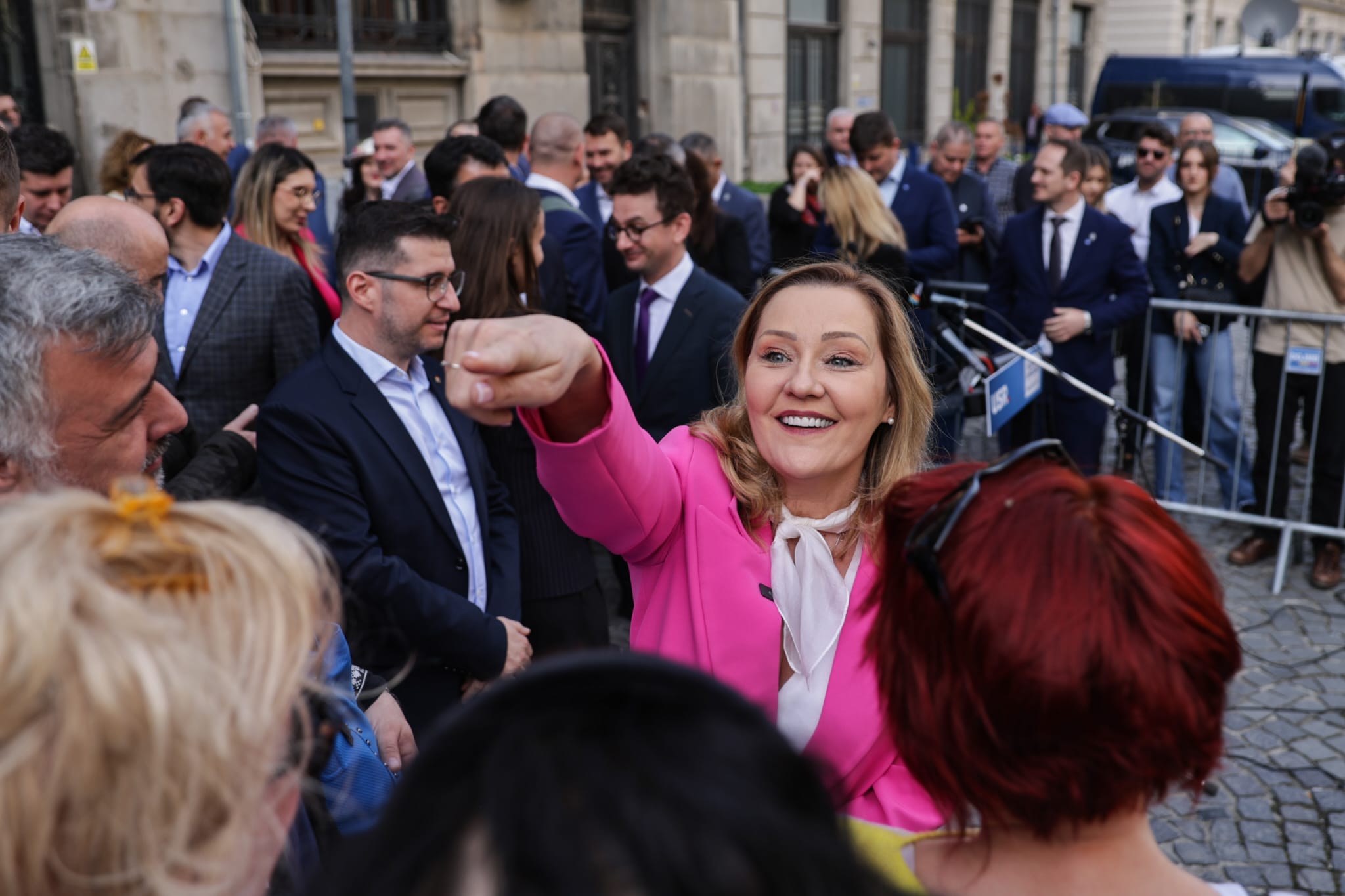 Elena Lasconi și-a depus candidatura la alegerile prezidențiale 2025, în ciuda opoziției din USR: „Nu sunt perfectă, dar am curaj să fac dreptate”
