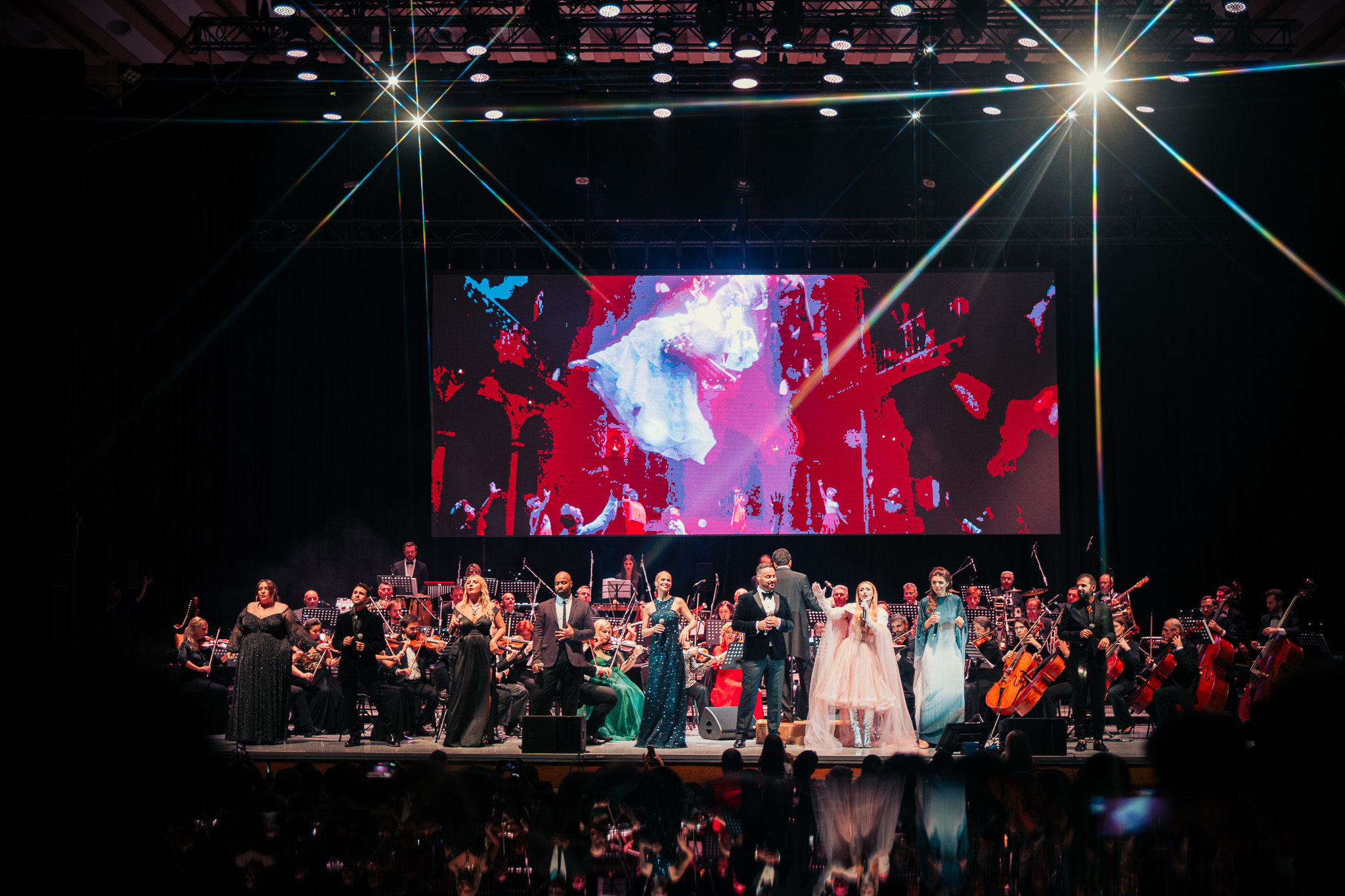 Concertul aniversar DISNEY 100: Zeci de copii la scenă, dans și aplauze îndelungate