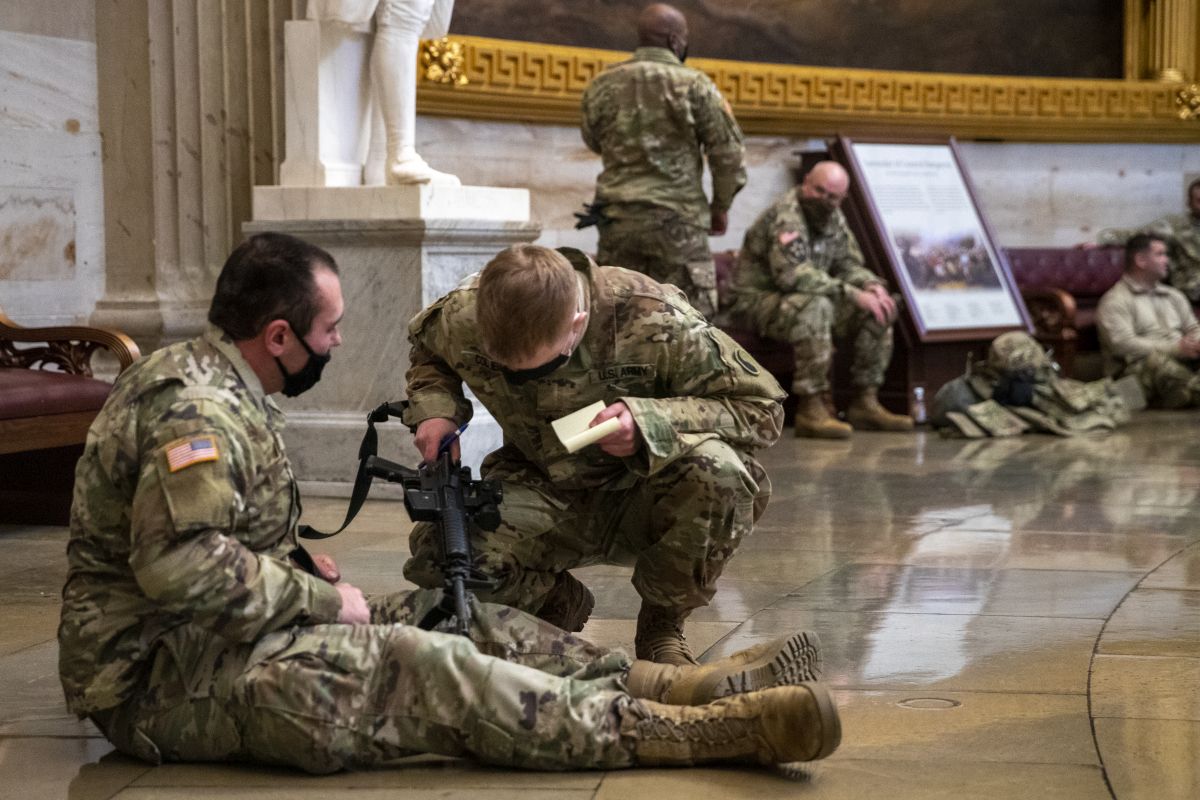 Imagini fără precedent în Congresul SUA: Garda Națională a asigurat securitatea în ziua punerii sub acuzare a lui Trump. Peste 10.000 de militari sunt așteptați la Washington
