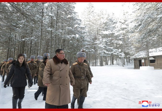 Kim Jong Un, călare pe un cal alb, pe muntele sacru al Coreei de Nord. Imaginile misterioase care prevestesc un anunț major
